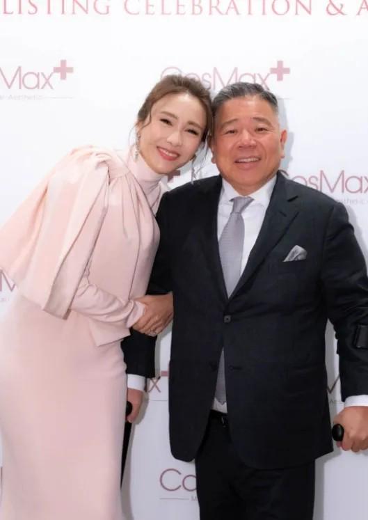 黎姿太丰满了，真空穿紧身裙都兜不住好身材，我感慨富商真会选人