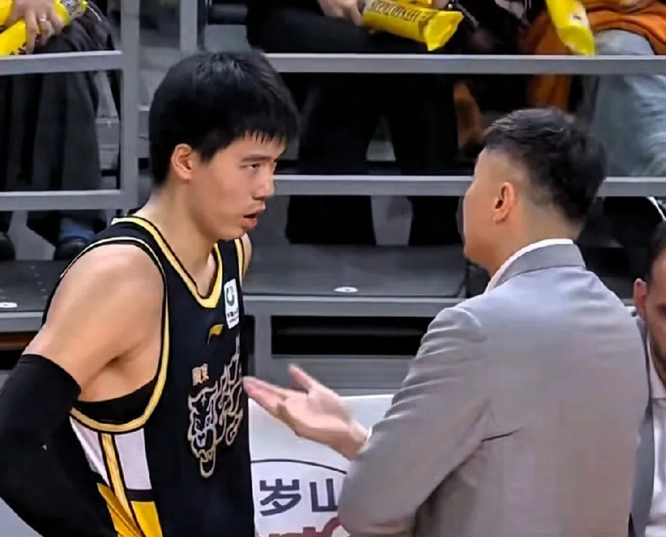 九游娱乐登录入口-广东队2大主力球员受伤,让杜锋措手不及!